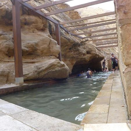 At-Tafilah Afra Hot Springs Chalets מראה חיצוני תמונה