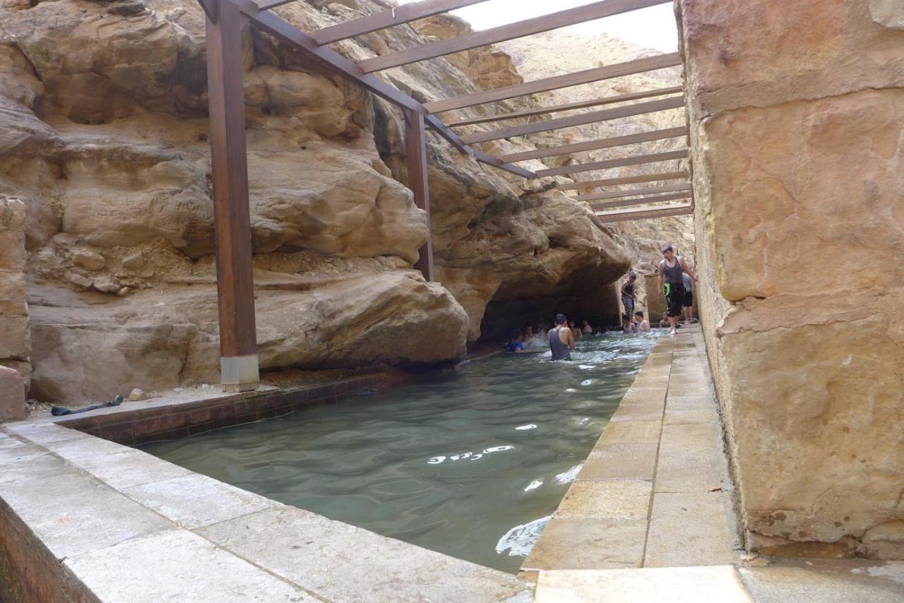 At-Tafilah Afra Hot Springs Chalets מראה חיצוני תמונה