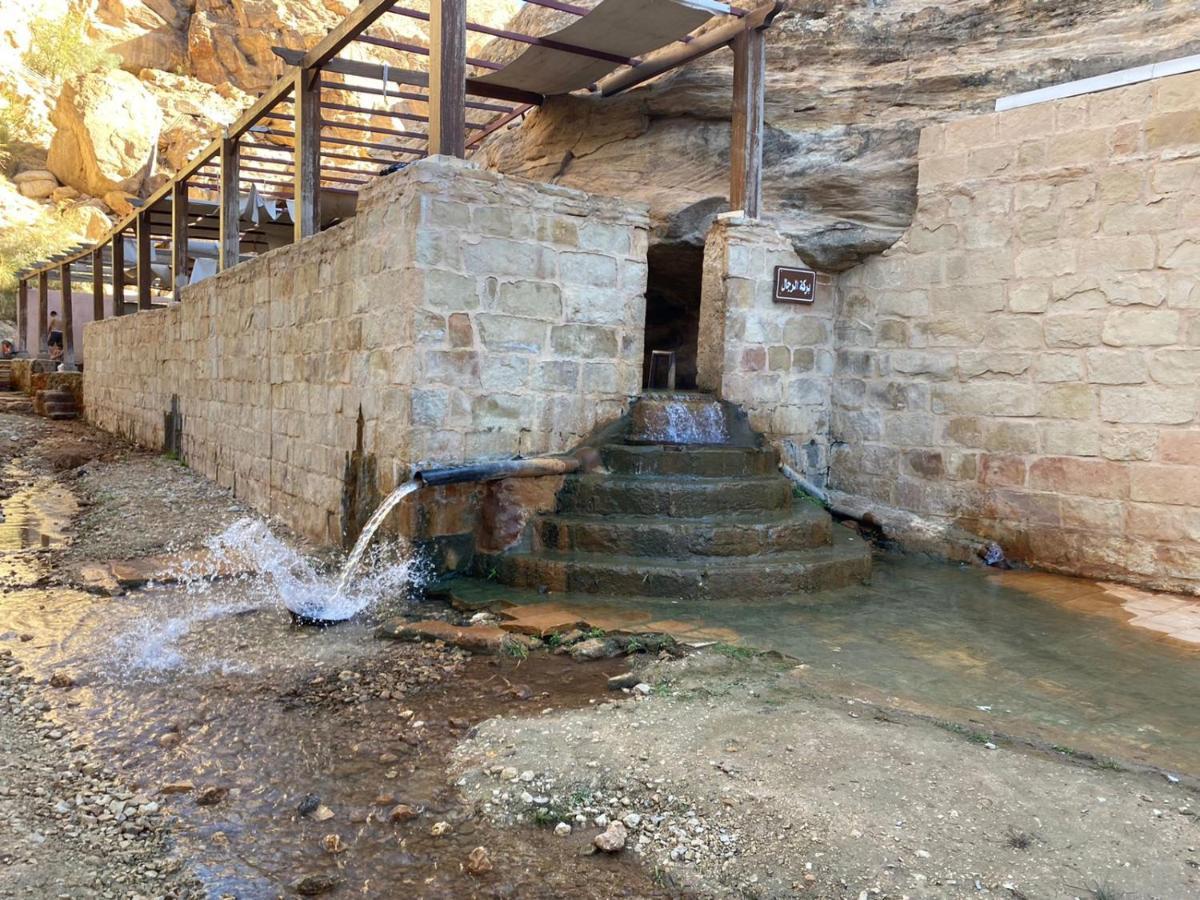 At-Tafilah Afra Hot Springs Chalets מראה חיצוני תמונה