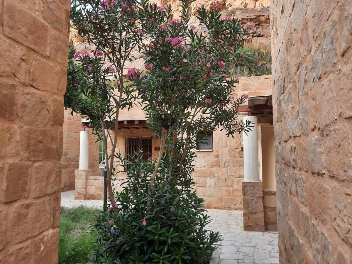 At-Tafilah Afra Hot Springs Chalets מראה חיצוני תמונה