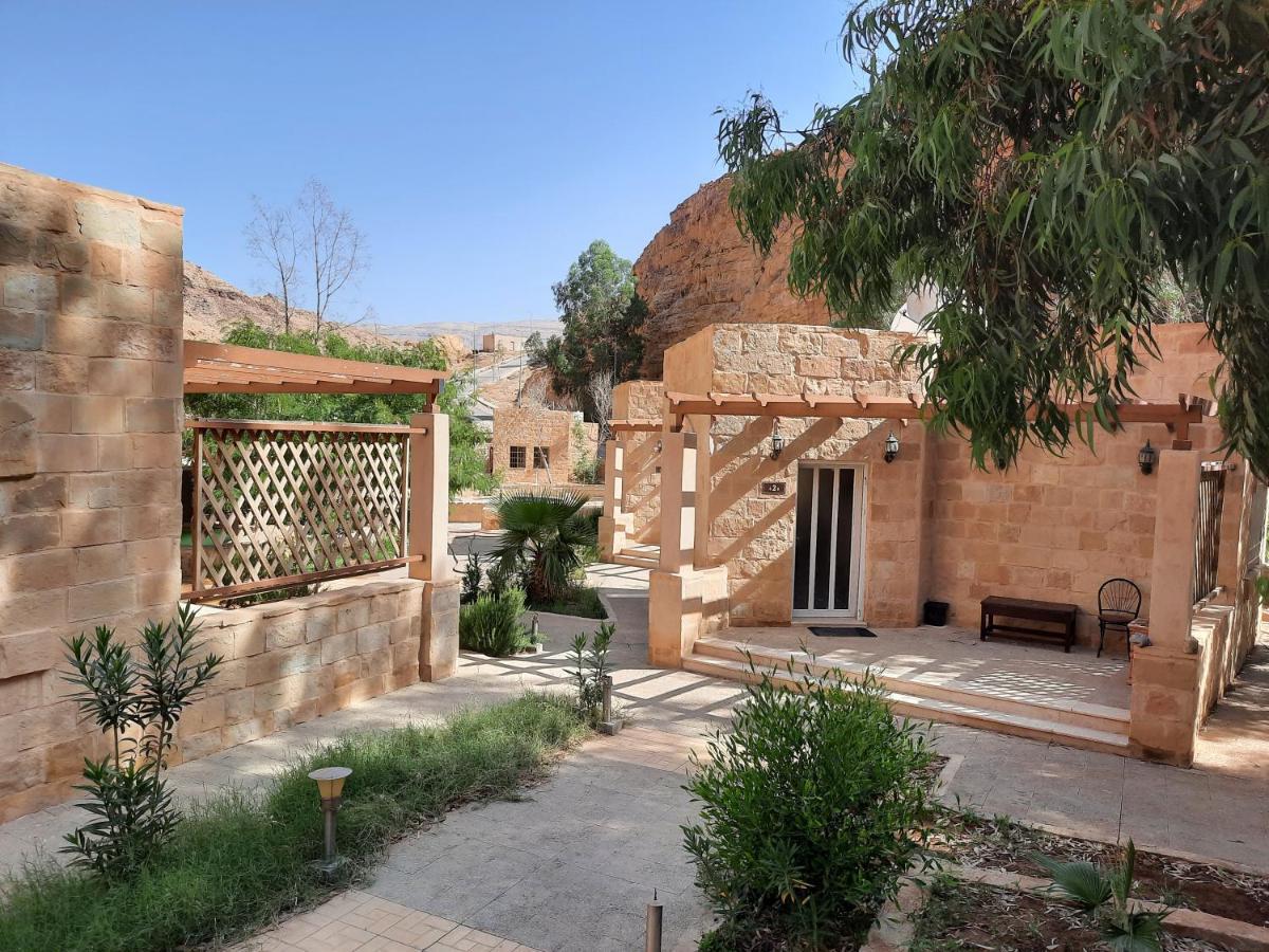 At-Tafilah Afra Hot Springs Chalets מראה חיצוני תמונה